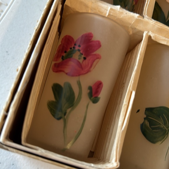 VINTAGE FROSTED GLASSWARE SET LILY COMPANY HANDPAINTED Hand-Painted Floral - Picture 2 of 10